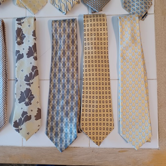 Elegant Yellow and Brown Tie Set - Picture 4 of 9